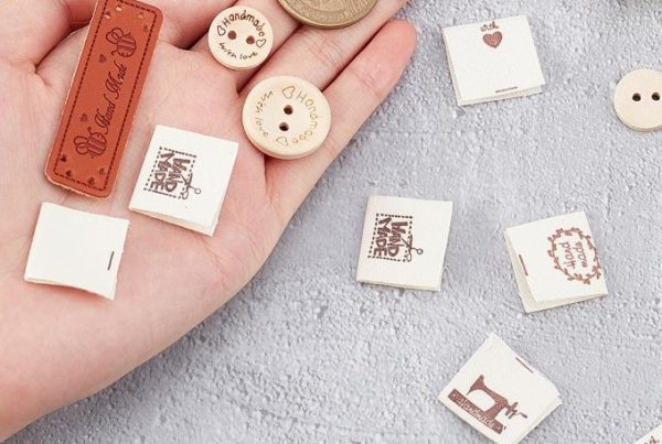 Etiketten und Holzknöpfe Mix, 20 St.