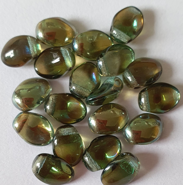 Lily Petal 6x8mm Aquamarine Celsian 30 St.