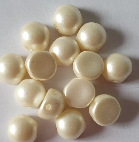 Cabochon 2-Loch 6mm Past Lt Cream 20St