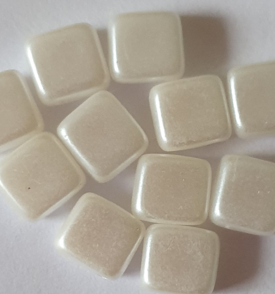 2-Loch Perle Quadrat 6mm Alab Past White 30St