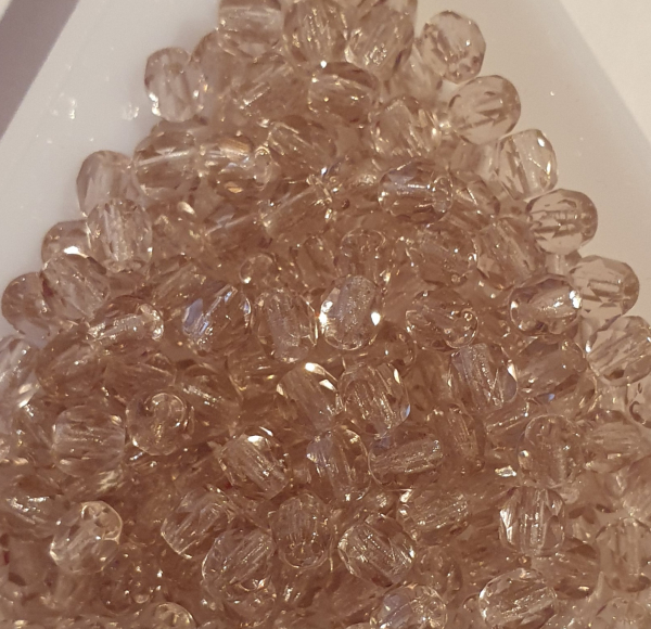 Glasschliffperle 4mm LtAmethyst 100