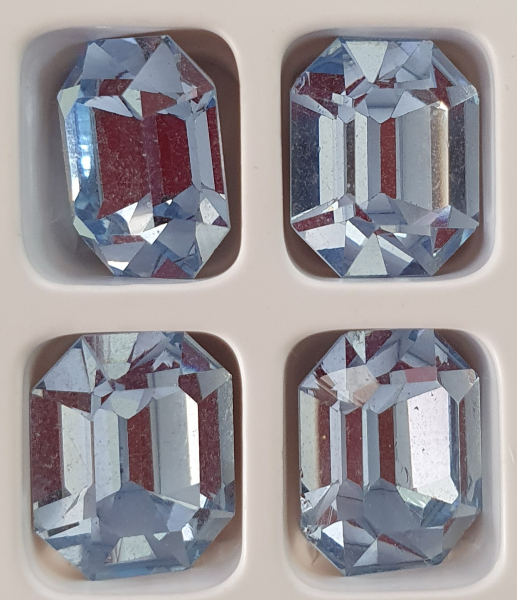 Preciosastein Octagon 12x10mm Lt. Sapphi